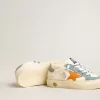 May Teen i nappa med orange läderstjärna och blå mockainsatser May Teen i nappa med orange läderstjärna och blå mockainsatser
