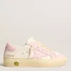 May Teen i vitt och rosa läder med rosa läderstjärna May Teen i vitt och rosa läder med rosa läderstjärna