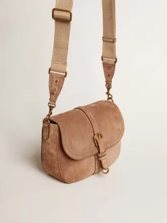 Medium Sally Bag i askfärgat mocka med kontrasterande spänne och axelrem