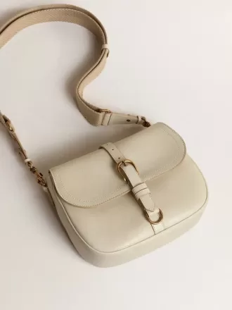 Medium Sally Bag i porslinsläder med spänne och kontrasterande axelrem