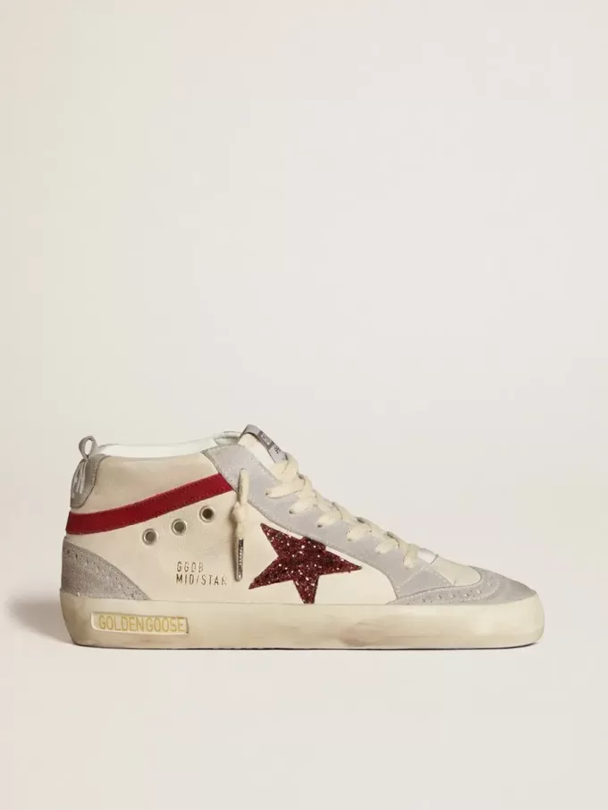 Mid Star för dam i läder med glitterstjärna och röd nubuck-detalj Mid Star för dam i läder med glitterstjärna och röd nubuck-detalj