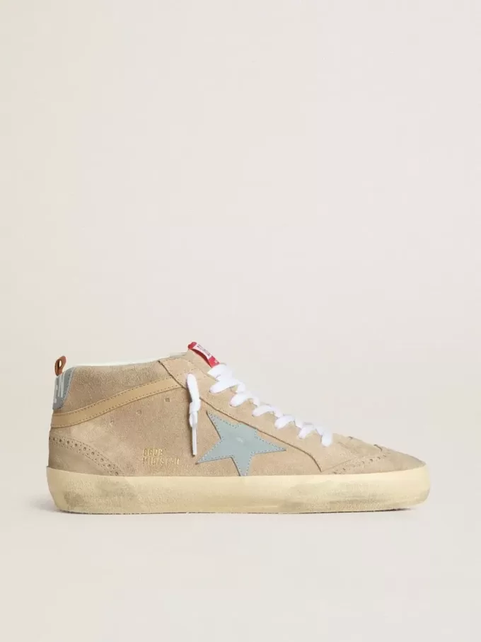 Mid Star för herr i beige mocka med pulverblå läderstjärna och hälflik Mid Star för herr i beige mocka med pulverblå läderstjärna och hälflik