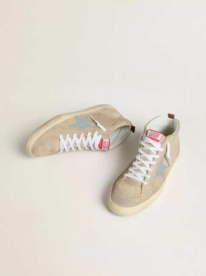 Mid Star för herr i beige mocka med pulverblå läderstjärna och hälflik Mid Star för herr i beige mocka med pulverblå läderstjärna och hälflik
