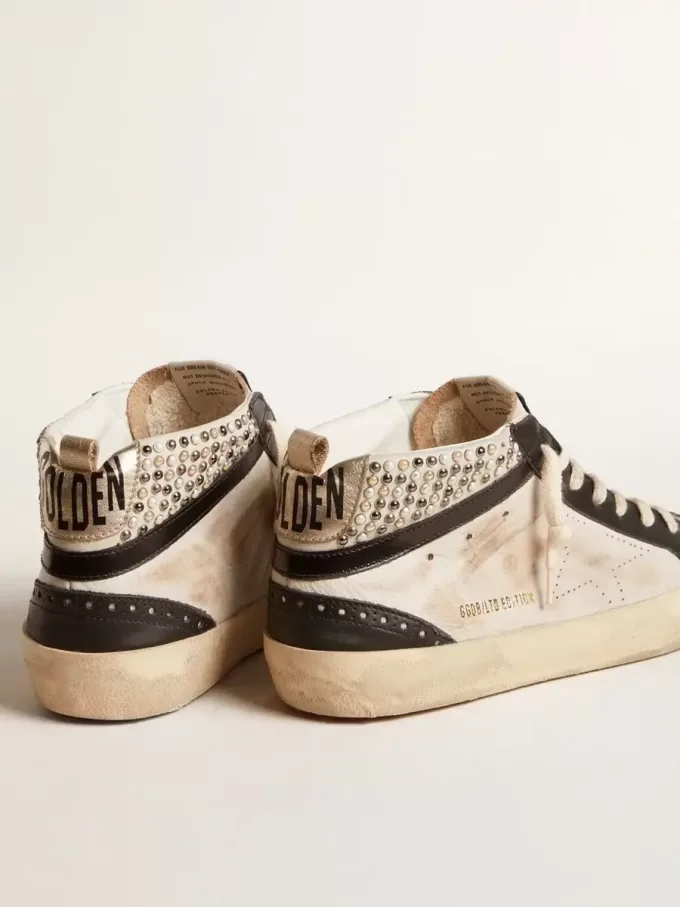 Mid Star LTD för herr i svart och vitt läder med pärlor och perforerad stjärna Mid Star LTD för herr i svart och vitt läder med pärlor och perforerad stjärna