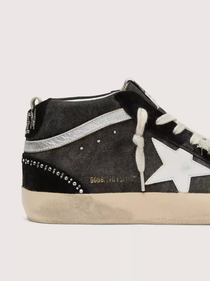 Mid Star LTD i svart denim med insatser i mocka och Swarovski-kristaller
