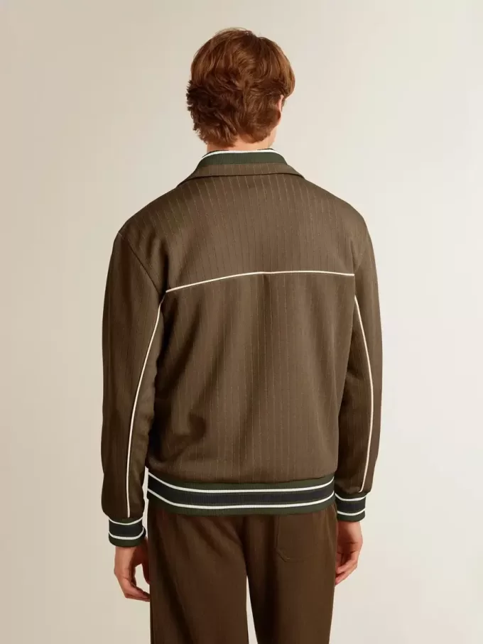Militärgrön sweatshirt med dragkedja och vit logotyp för herr Militärgrön sweatshirt med dragkedja och vit logotyp för herr