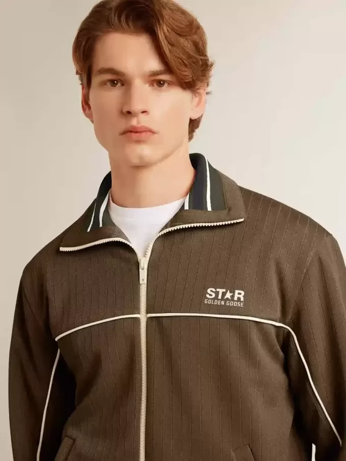 Militärgrön sweatshirt med dragkedja och vit logotyp för herr Militärgrön sweatshirt med dragkedja och vit logotyp för herr
