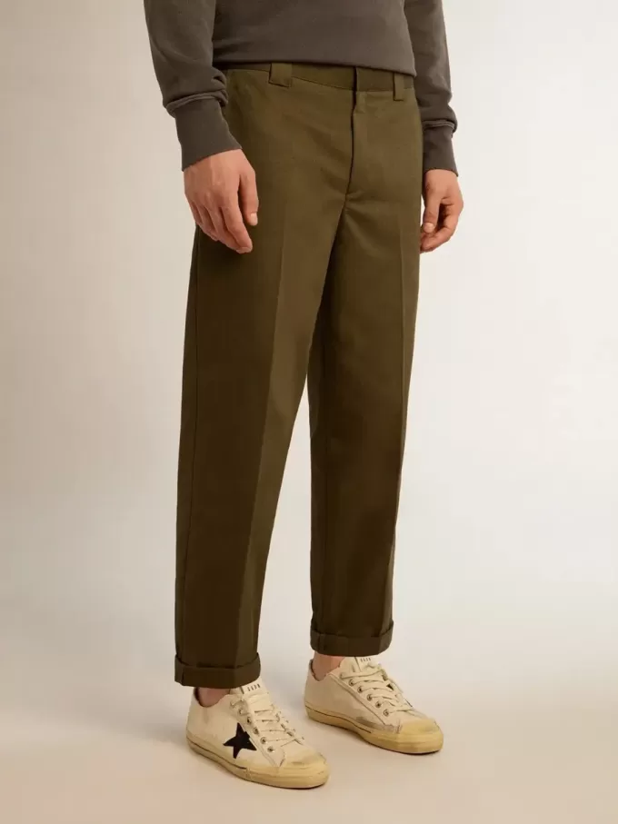 Militärgröna chinos från Golden Collection Militärgröna chinos från Golden Collection
