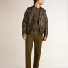 Militärgröna chinos från Golden Collection Militärgröna chinos från Golden Collection