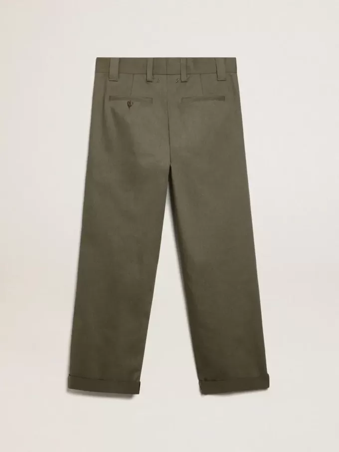 Militärgröna chinos från Golden Collection Militärgröna chinos från Golden Collection