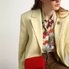 Mini Star Bag för damer i rött lackläder med ton-i-ton-stjärna Mini Star Bag för damer i rött lackläder med ton-i-ton-stjärna