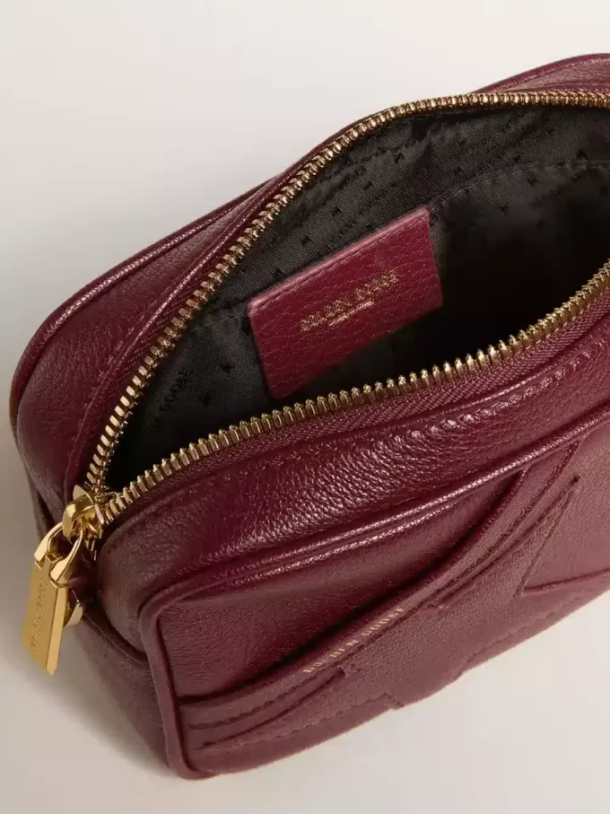 Mini Star Bag i vinrött läder med ton-i-ton-stjärna Mini Star Bag i vinrött läder med ton-i-ton-stjärna