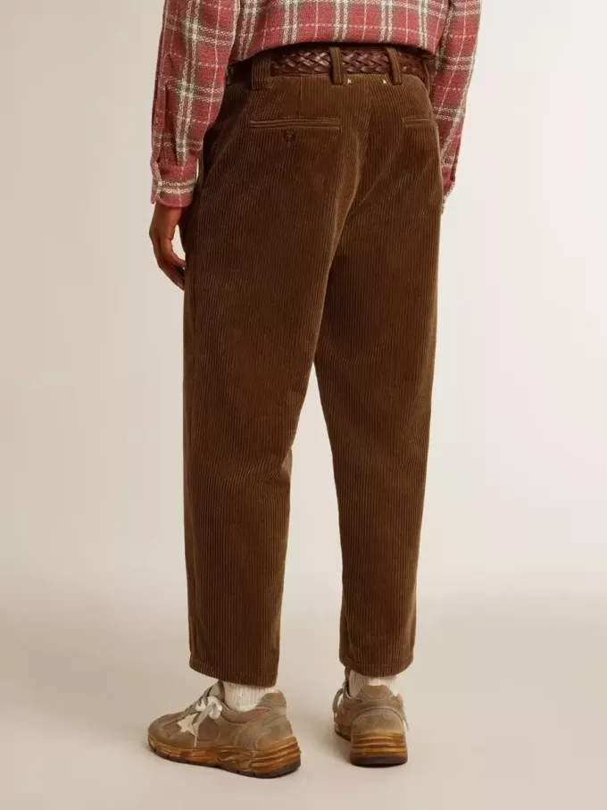 Mörk olivgröna corduroybyxor för herr Mörk olivgröna corduroybyxor för herr
