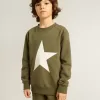 Mörkgrön sweatshirt för pojkar med vit maxistjärna på framsidan Mörkgrön sweatshirt för pojkar med vit maxistjärna på framsidan