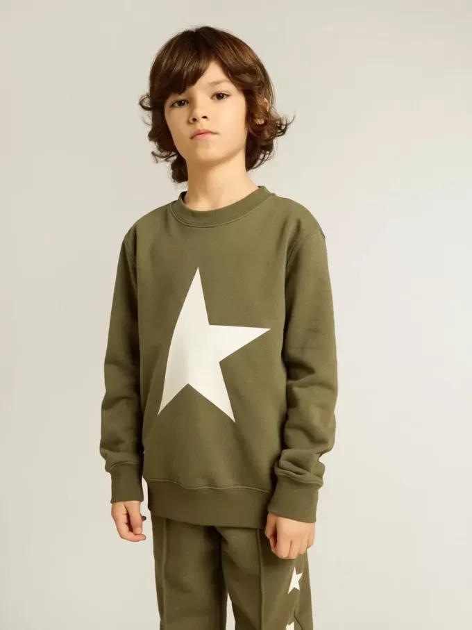 Mörkgrön sweatshirt för pojkar med vit maxistjärna på framsidan Mörkgrön sweatshirt för pojkar med vit maxistjärna på framsidan