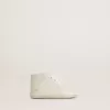 New Born sneakers i vitt läder med perforerad stjärna