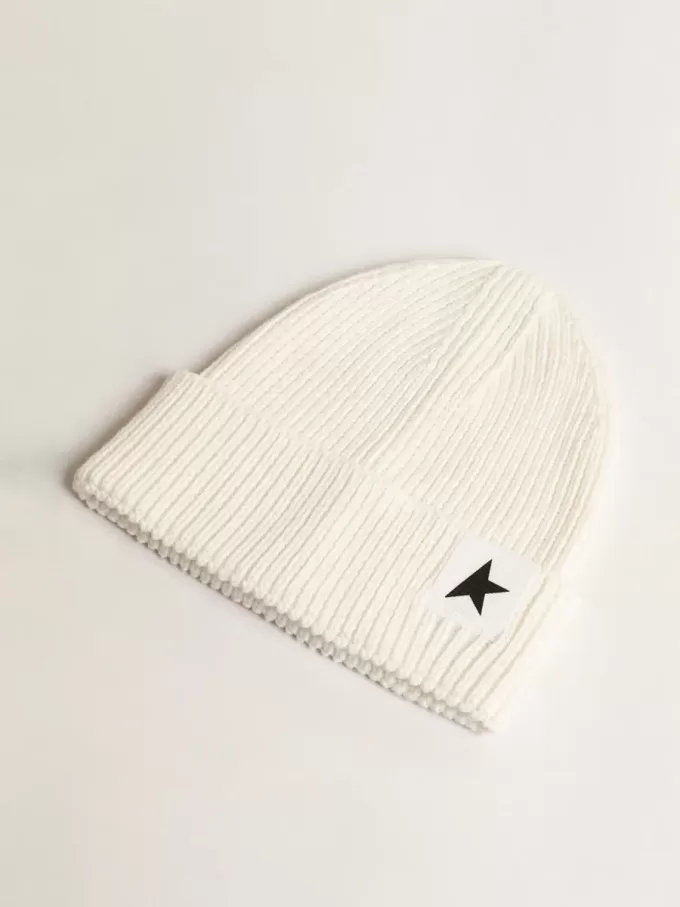 Off-white bomullsmössa med kontrasterande svart stjärna Off-white bomullsmössa med kontrasterande svart stjärna