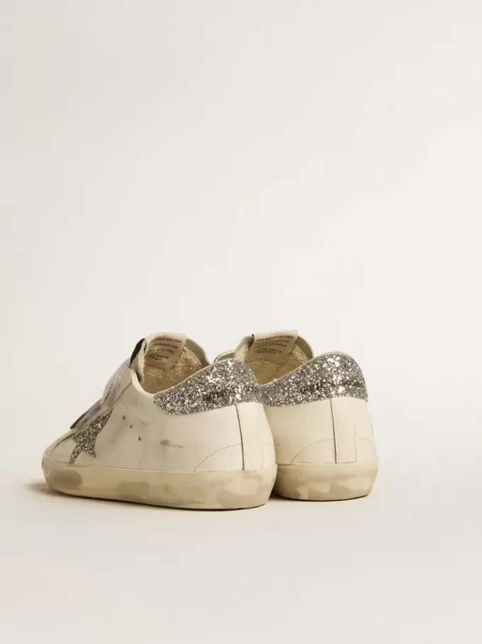 Old School för damer med silverglittrande stjärna och isgrå tunga i mocka Old School för damer med silverglittrande stjärna och isgrå tunga i mocka