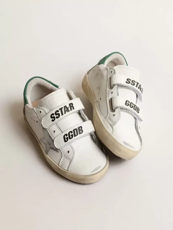 Old School Young med metallisk läderstjärna och grön hälflik