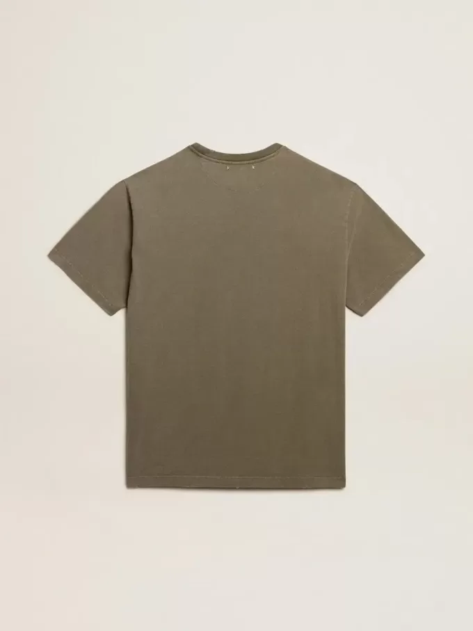 Olivgrön T-shirt i normal passform med guldfärgad text på framsidan Olivgrön T-shirt i normal passform med guldfärgad text på framsidan
