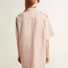Oversized denimskjorta för damer i rosa färg Oversized denimskjorta för damer i rosa färg