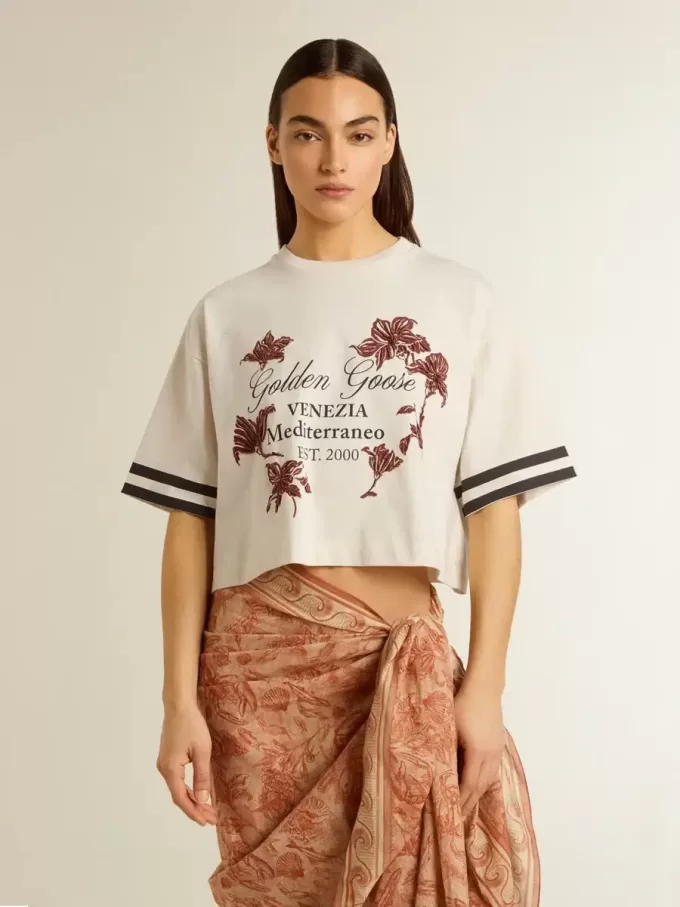 Oversized kort T-shirt för dam i vit jersey med broderi och tryck ”Venezia Mediterraneo”