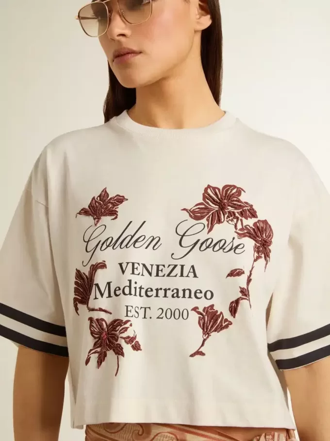 Oversized kort T-shirt för dam i vit jersey med broderi och tryck ”Venezia Mediterraneo”