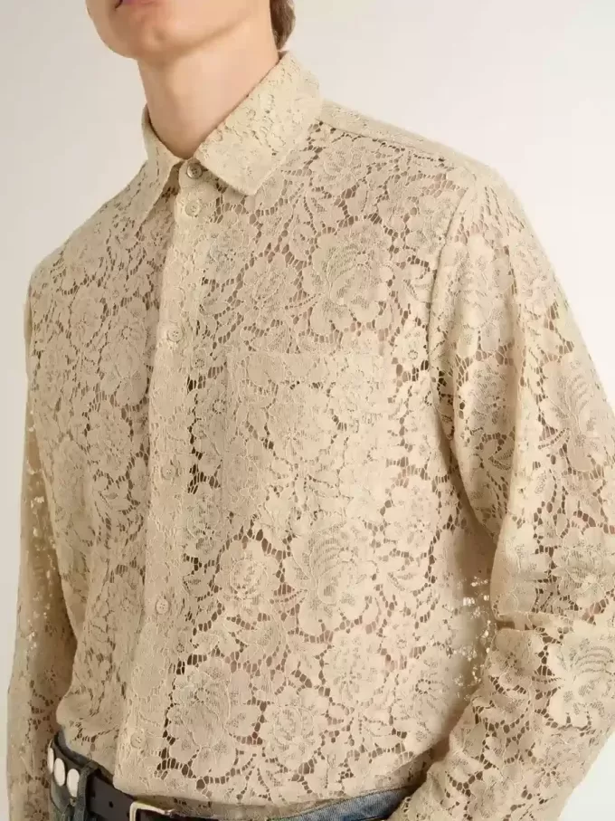 Oversized skjorta i krämfärgad genomskinlig spets Oversized skjorta i krämfärgad genomskinlig spets