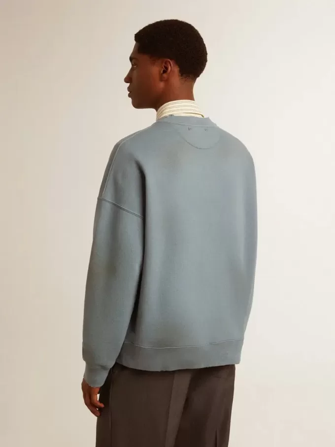 Oversized sweatshirt i babyblått med slitna detaljer