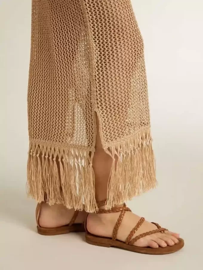Ärmlös midiklänning för dam i beige virkat med fransar