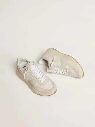 Running Sole för damer i canvas med beige stjärna och platinafärgad metallisk läderflik på hälen