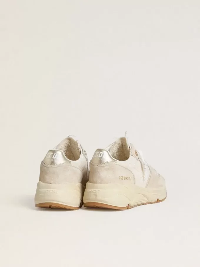 Running Sole för damer i canvas med beige stjärna och platinafärgad metallisk läderflik på hälen Running Sole för damer i canvas med beige stjärna och platinafärgad metallisk läderflik på hälen