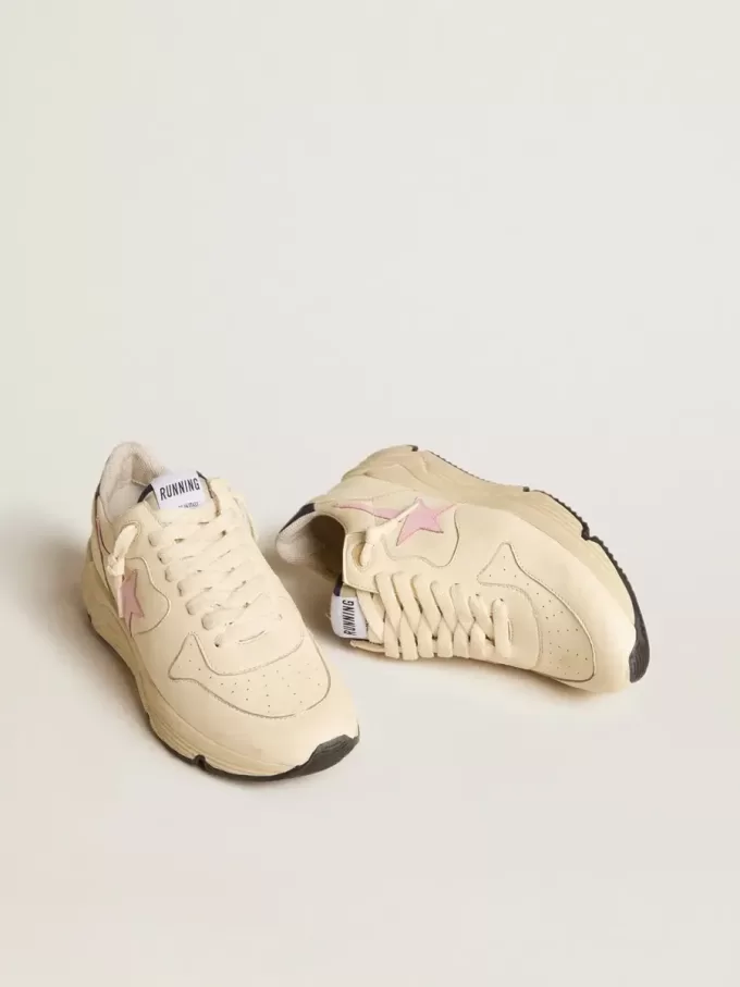 Running Sole för damer i nappaläder med rosa läderstjärna och blå läderflik på hälen Running Sole för damer i nappaläder med rosa läderstjärna och blå läderflik på hälen