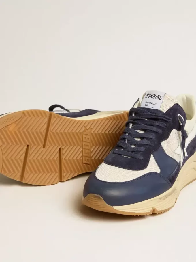Running Sole i krämfärgat mesh och blått läder med en vit läderstjärna