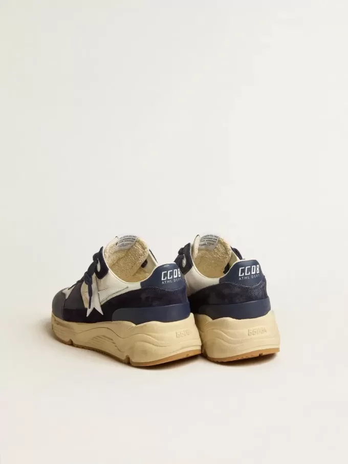 Running Sole i krämfärgat mesh och blått läder med en vit läderstjärna
