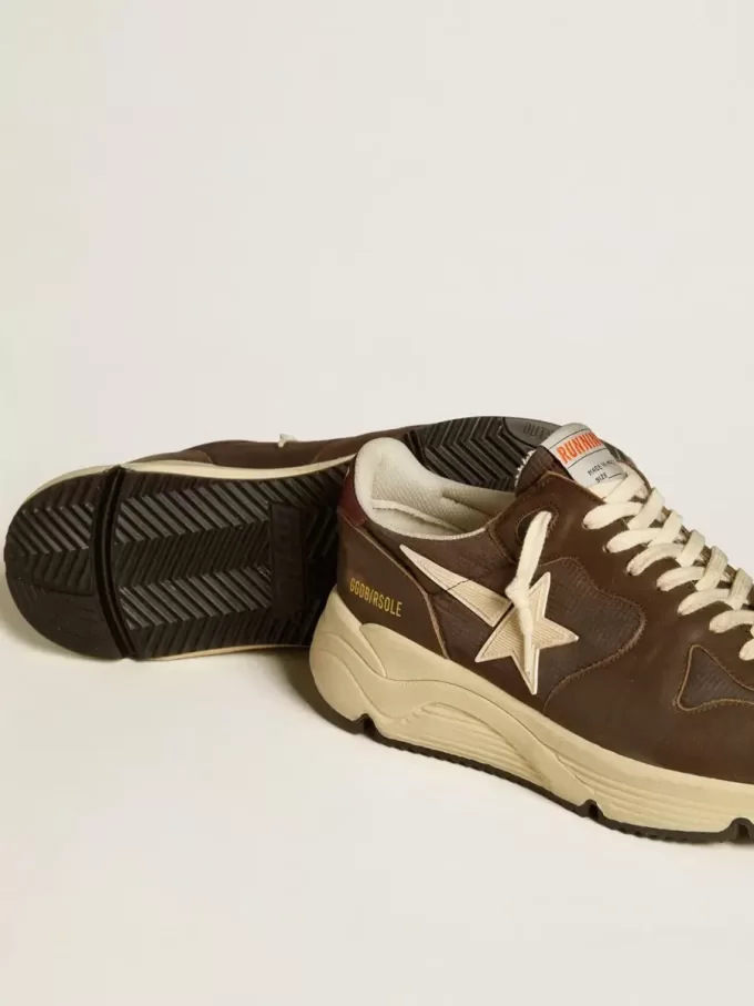 Running Sole i nylon och läder med TPU-stjärna och nubuck-hälflik Running Sole i nylon och läder med TPU-stjärna och nubuck-hälflik