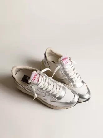 Running Sole i nylon och silvermetalliskt läder med ljusblå stjärna