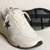Running Sole i vitt läder och mesh med blå laminatläderstjärna