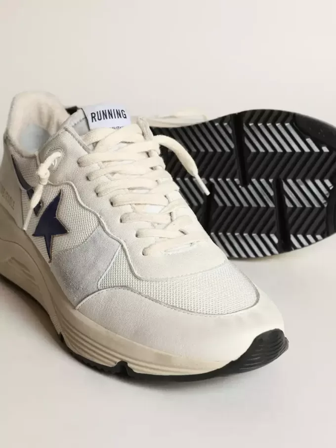Running Sole i vitt läder och mesh med blå laminatläderstjärna