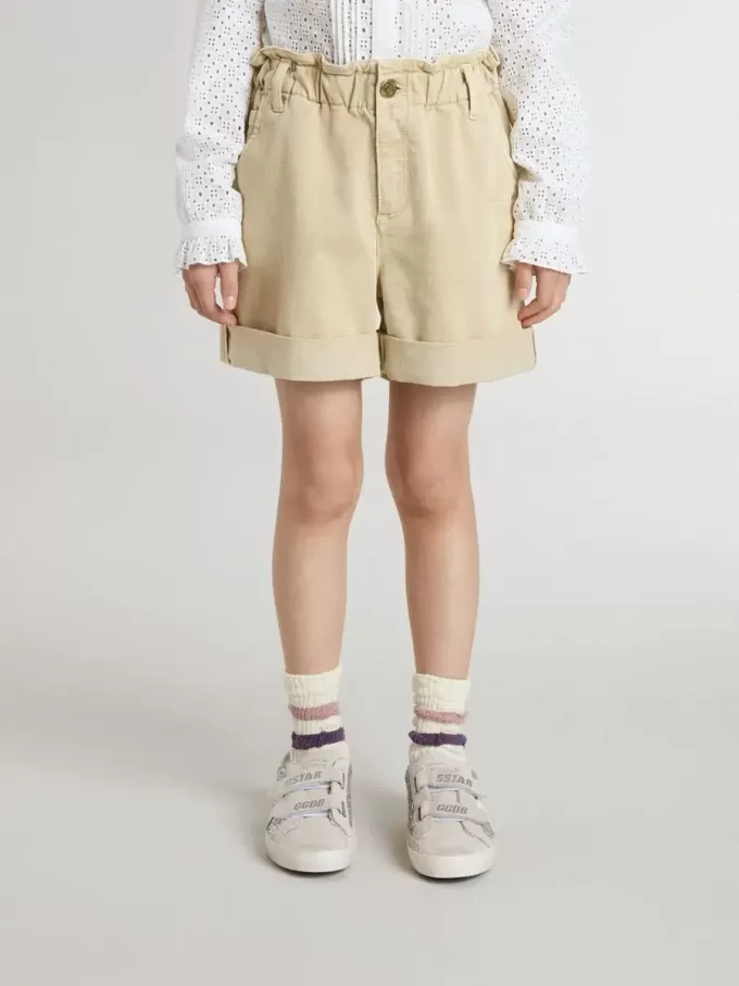 Sandfärgade shorts för flickor med broderad logotyp Sandfärgade shorts för flickor med broderad logotyp