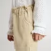 Sandfärgade shorts för flickor med broderad logotyp Sandfärgade shorts för flickor med broderad logotyp