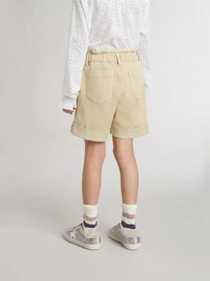 Sandfärgade shorts för flickor med broderad logotyp Sandfärgade shorts för flickor med broderad logotyp