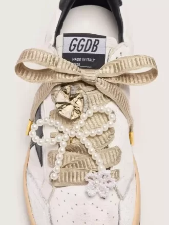 Skin ”Sparkling” beige broderade snören med applikationer av pärlor och guldberlocker