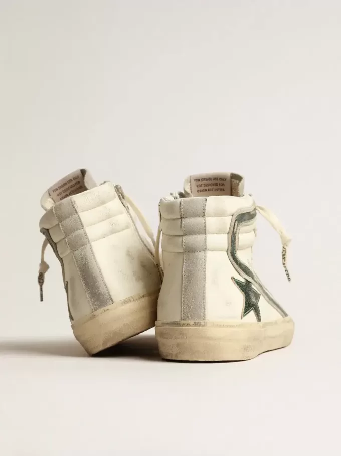 Slide i beige nappa med grön laminerad läderstjärna och blixt Slide i beige nappa med grön laminerad läderstjärna och blixt
