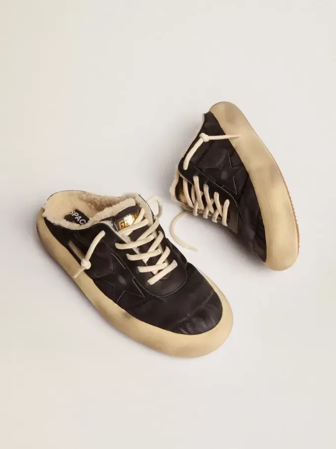 Space-Star Sabot-skor för herr i quiltad svart nylon med shearlingfoder