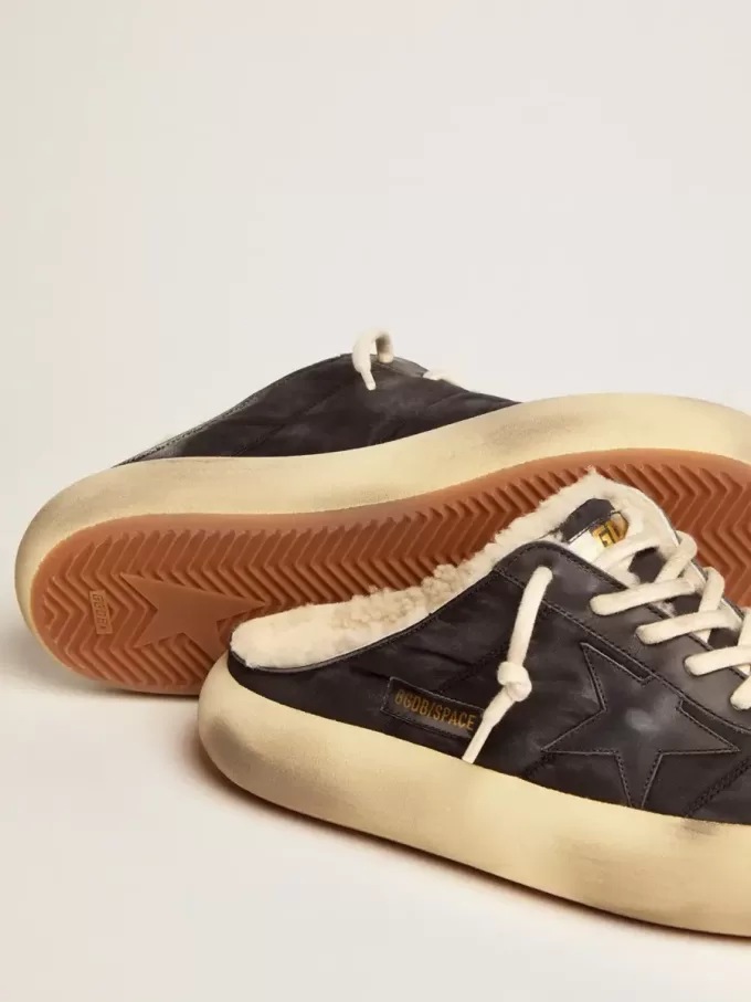 Space-Star Sabot-skor för herr i quiltad svart nylon med shearlingfoder