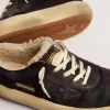 Space-Star-skor för herr i quiltad svart nylon med foder av fårskinn Space-Star-skor för herr i quiltad svart nylon med foder av fårskinn