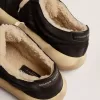 Space-Star-skor för herr i quiltad svart nylon med foder av fårskinn Space-Star-skor för herr i quiltad svart nylon med foder av fårskinn