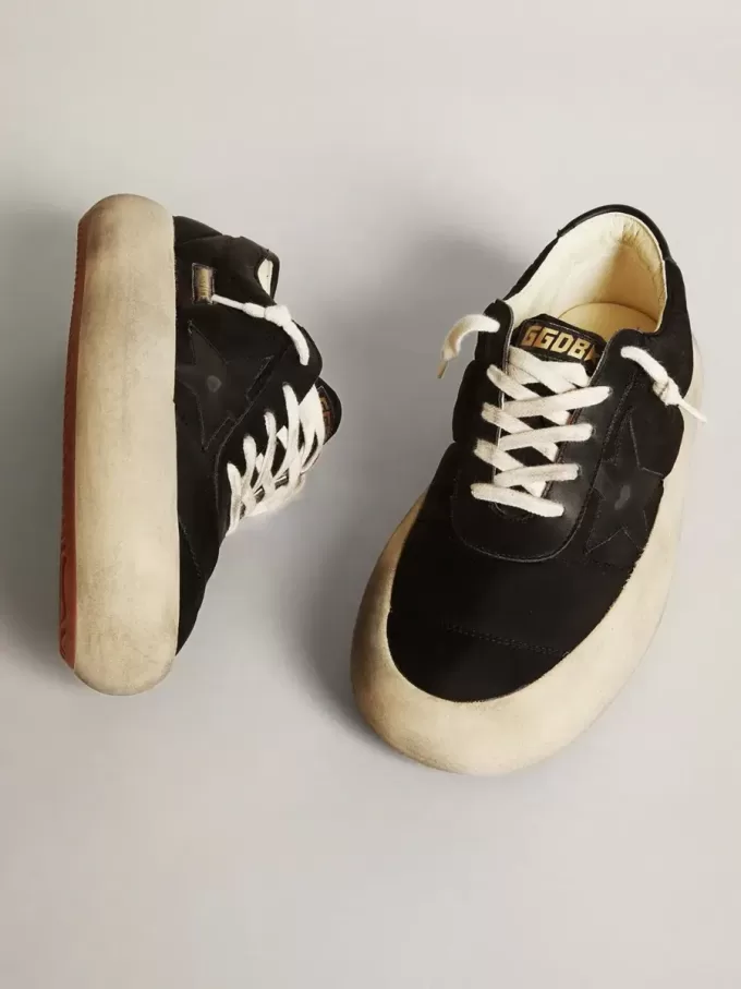 Space-Star-skor i svart nylon med svart läderstjärna och hälflik Space-Star-skor i svart nylon med svart läderstjärna och hälflik