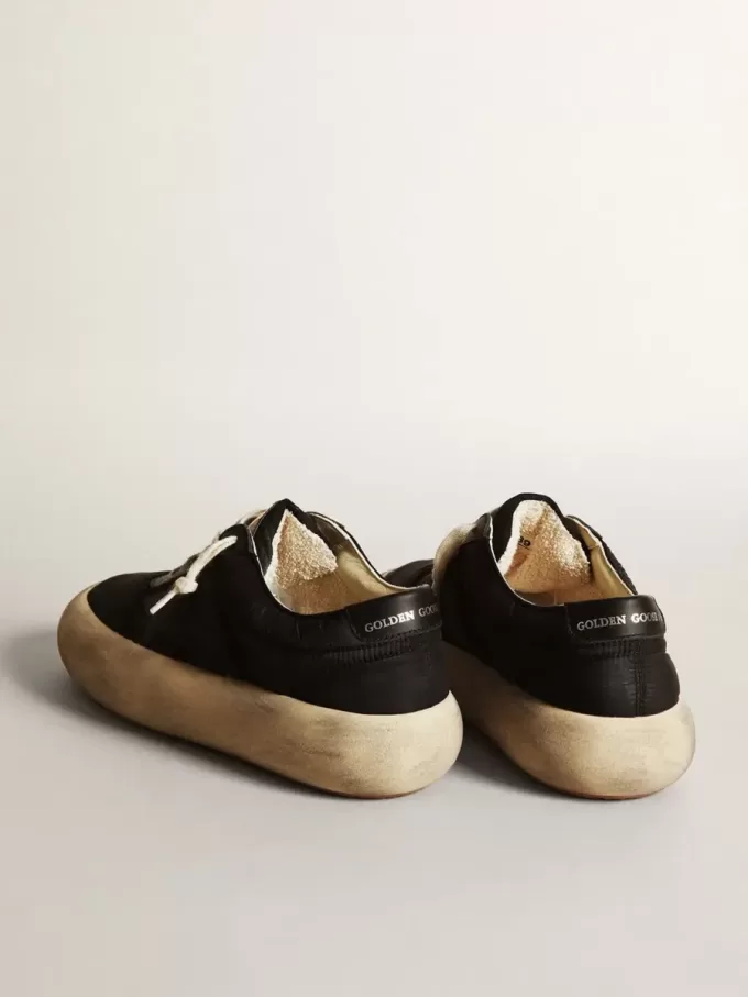 Space-Star-skor i svart nylon med svart läderstjärna och hälflik Space-Star-skor i svart nylon med svart läderstjärna och hälflik